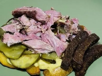 Салат с реберным мясом