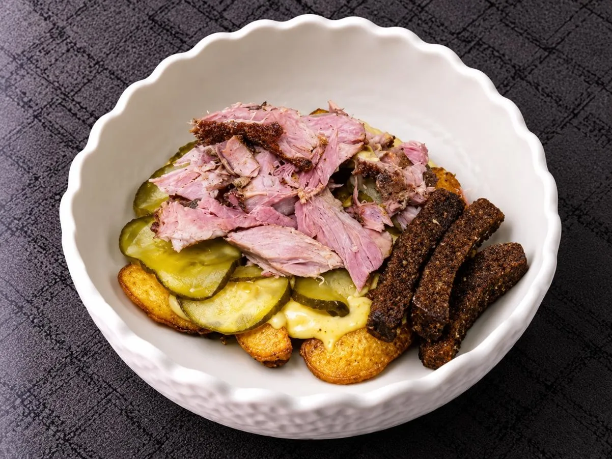 Салат с реберным мясом